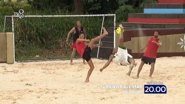 Versus / La jugada de Ronaldinho en un programa de TV que se hizo viral