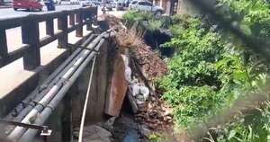 Diario HOY | Pasaron dos meses y puente en Ñemby está cada vez más cerca del derrumbe