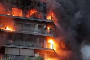 Vídeo: incendio consume edificio en Valencia - Mundo - ABC Color