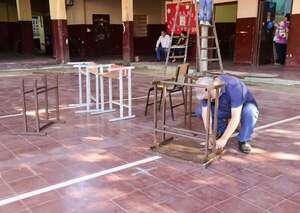 Inicio de clases: docentes reparan muebles ante ausencia del MEC - Nacionales - ABC Color