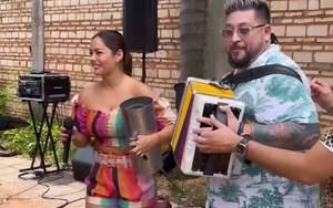 [VIDEO] Le regalaron una serenata a Larissa Riquelme por su cumple