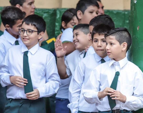 Cerca de 1.300.000 alumnos de instituciones públicas inician clases este viernes