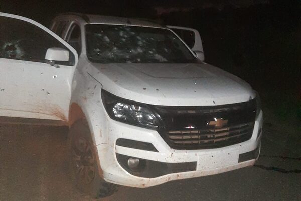 Balean camioneta que pertenecería a grupo de alias "Macho" en Brítez Cué, Canindeyú - Megacadena - Diario Digital