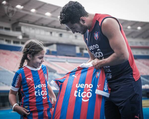 [VIDEO] La cerrista más fanática de Cerro Porteño conoció a Cecilio