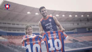 (VIDEO). La niña Alejandra visita a peloteros azulgranas: “Cerro vos sos mi vida”