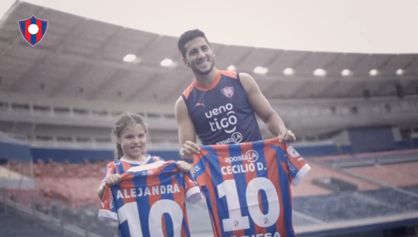 (VIDEO). La niña Alejandra visita a peloteros azulgranas: “Cerro vos sos mi vida”