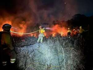 Bomberos logran controlar focos de incendio en Benjamin Aceval y Luque-San Bernardino - Nacionales - ABC Color