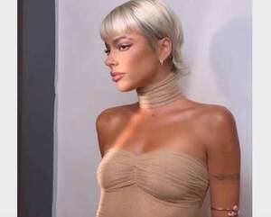 [VIDEO] ¡Mamau! Deslumbró el look con el que Tini apareció en una premiación