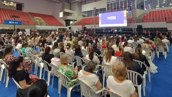 Ministra dice que persiste la violencia hacia las mujeres