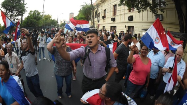 Ciudadanos marcharon para denunciar atropello cartista