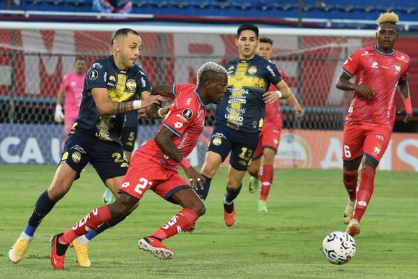 Trinidense empata en su debut en la Libertadores - .::Agencia IP::.