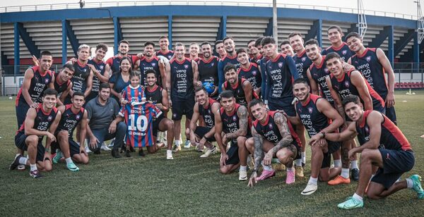 Versus / Alejandra, la pequeña hincha que está enamorada de Cerro Porteño