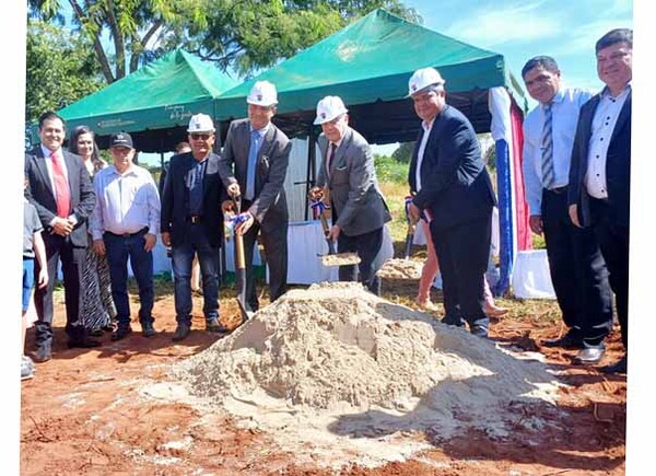 Ministro Diesel presidió ceremonia de palada inicial para futura sede del Juzgado de Paz de Karapã’i