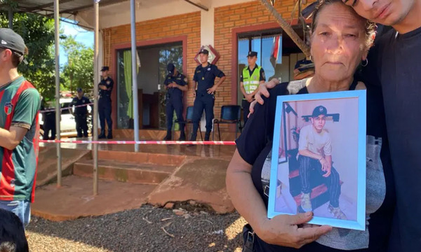 familiares de joven fallecido hacen manifestaciónes y la fiscal trata de circo barato