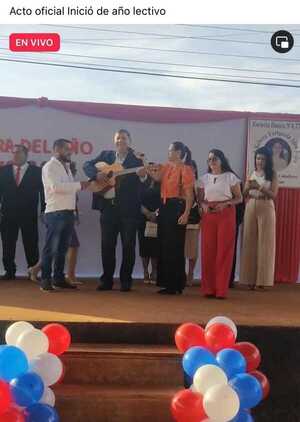 Sin almuerzo ni merienda pero con guitarreada Gobernador da inicio de clases en Amambay