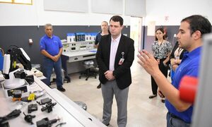 ITAIPU y PTI-PY trabajan en la modernización de laboratorios de bachilleratos técnicos del país