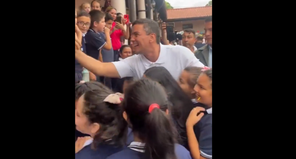 Peña a niños que inician el año escolar: Queremos que ustedes estén mejor, aprendan y sean felices - ADN Digital