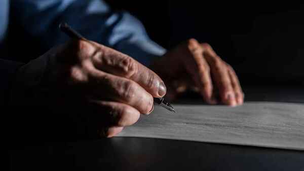 Fiscal imputa a abogado por falsificar firma de su cliente