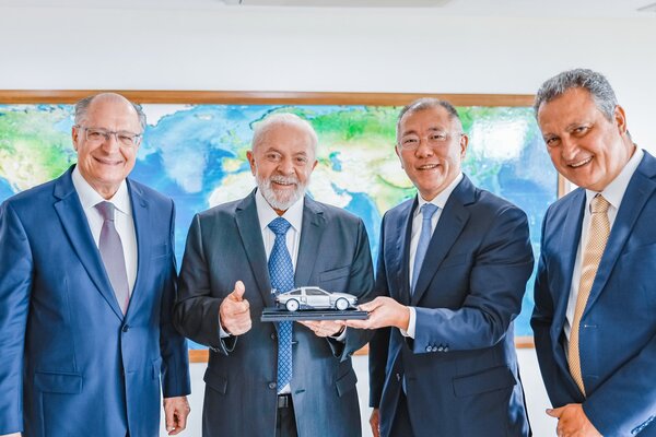 Lula da Silva anuncia que el grupo Hyundai invertir谩 1.100 millones de d贸lares en Brasil - Revista PLUS