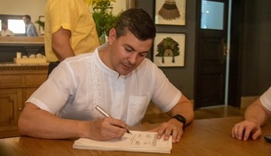 Peña promete abordar déficit en infraestructura educativa