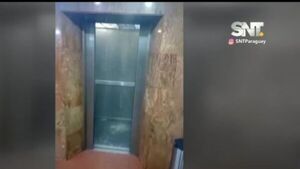 Lluvia torrencial en el ascensor del MAG: El edificio está corroído - SNT