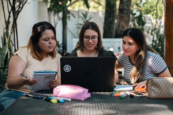 Ofrecen 50 medias becas para servidores públicos para Doctorados en Educación y Maestrías en diversas áreas - ADN Digital