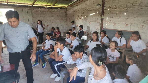 Escuela de Aquino-cue funciona en casas particulares