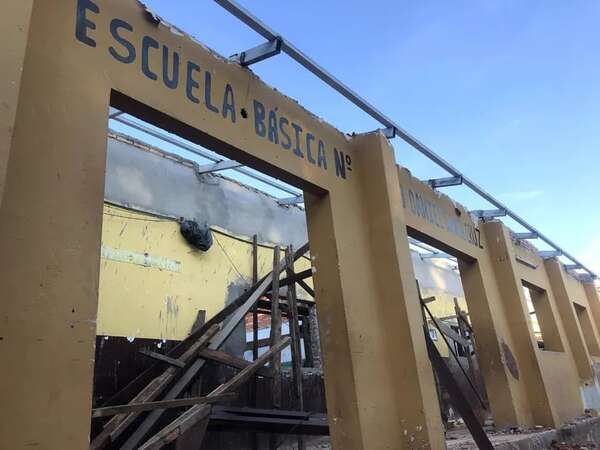 Alumnos inician año lectivo en una capilla: obras en escuelas están inconclusas - ABC en el Este - ABC Color