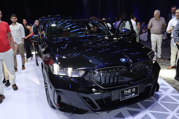 BMW presenta la l铆nea de veh铆culos el茅ctricos m谩s importante y variada para el segmento de movilidad premium de la mano de Perfecta Automotores - Revista PLUS
