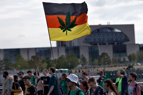 Parlamento alemán legaliza la posesión y el consumo de cannabis recreativo - Megacadena - Diario Digital