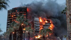 España: Incendio de edificio deja 4 muertos y varios desaparecidos - El Independiente