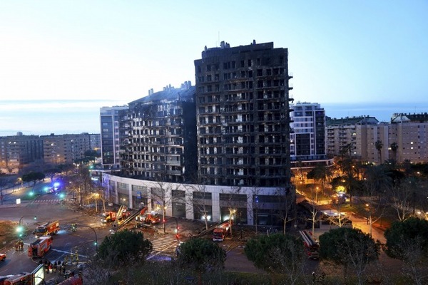 Conmoción en España: Voraz incendio de un edificio en Valencia dejó al menos 10 muertos - Megacadena - Diario Digital