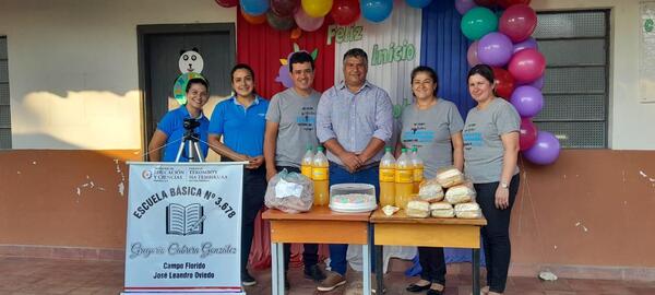 Intendente Javier Morán comparte merienda con alumnos en primer día de clases