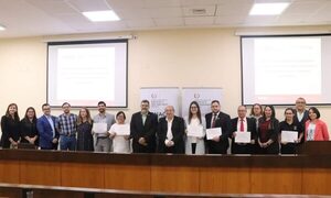 Entregan certificados a instituciones adjudicadas para el avance en la ciencia y tecnología en Paraguay 