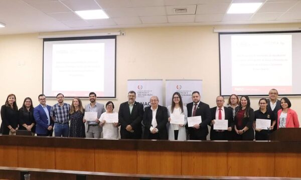 Entregan certificados a instituciones adjudicadas para el avance en la ciencia y tecnología en Paraguay