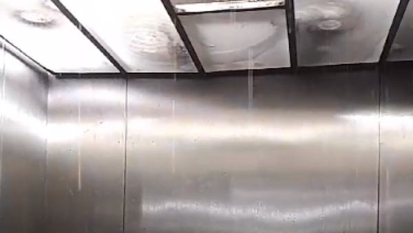 Caño roto inunda de agua dependencias del Ministerio de Agricultura y Ganadería