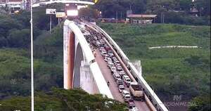 Diario HOY | Gremio expresa preocupación por huelga de brasileños en el Puente de la Amistad