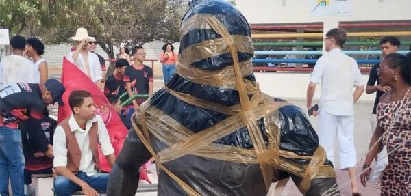 Estatua de Daniel Alves en Juazeiro espera apelación en España