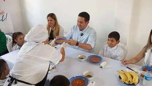 Gobernador de Central garantiza desayuno, almuerzo y merienda escolar para todo el año - Nacionales - ABC Color