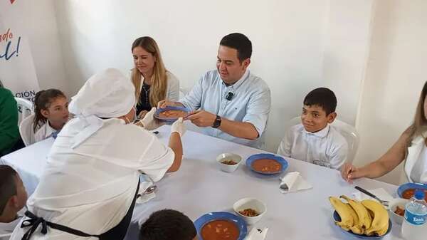Gobernador de Central garantiza desayuno, almuerzo y merienda escolar para todo el año - Nacionales - ABC Color