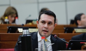 Juez ratifica imputación del senador Hernán Rivas