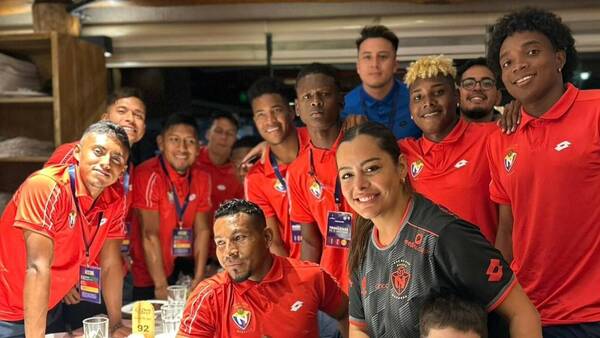 ¡Larissa Riquelme entró a la concentración de peloteros!