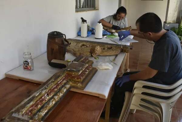 Realizan restauración de retablo jesuítico y templo de Santiago, Misiones - Nacionales - ABC Color