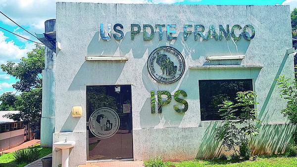 Cambian a directora del IPS de Presidente Franco - ADN Digital