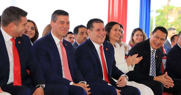 La Nación / Peña participó en homenaje a las mujeres paraguayas en su día