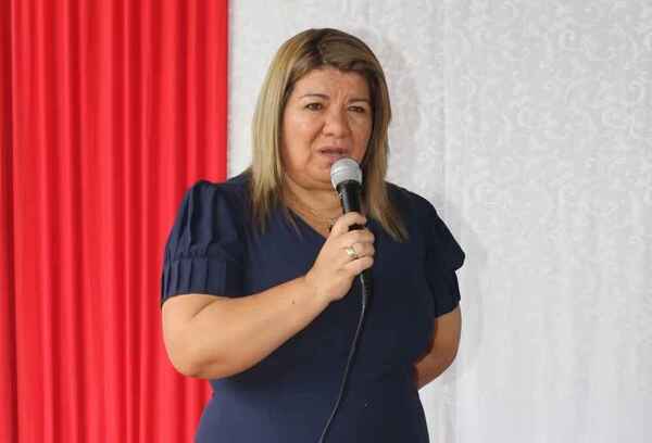 Diputado denuncia a directora del MEC por exigir coimas a cambio de cargos