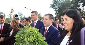 La Nación / Horacio Cartes celebró a la mujer paraguaya como reconstructora de la República