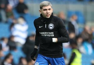 Versus / En el retorno de Enciso, Brighton rescata un empate con uno menos ante el Everton