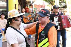 Homenajean a las mujeres paraguayas con un sorpresivo flashmob en CDE - .::Agencia IP::.
