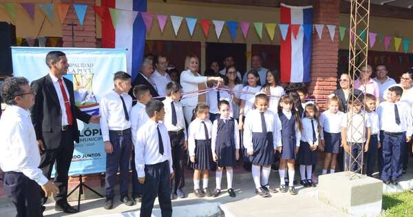 La Nación / Mejor infraestructura: Intendencia de Isla Pucú benefició a 170 niños en su primer día de clases